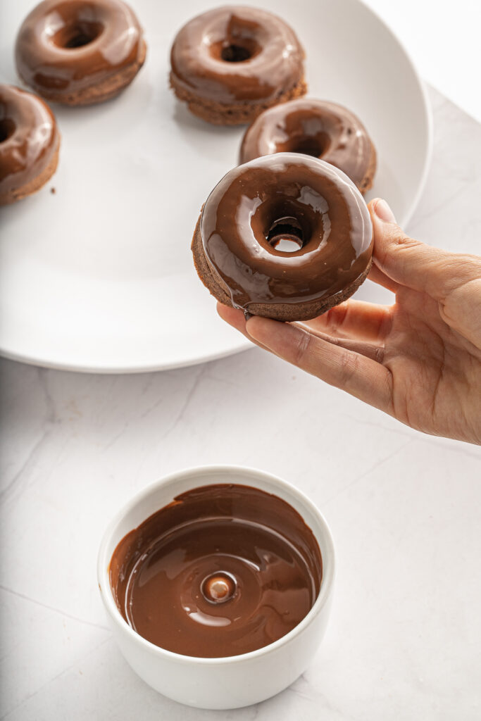 how to make chocolate doughnuts
