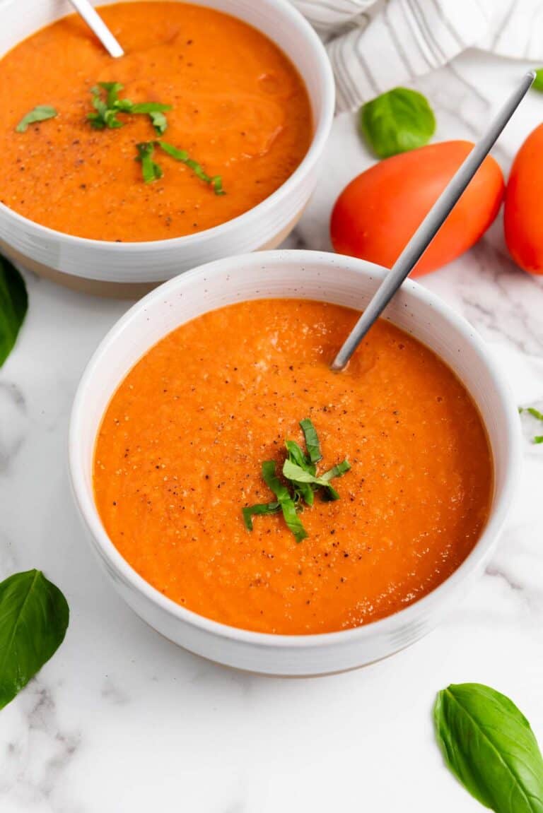 Easy Roasted Tomato Basil Soup (Vegan)