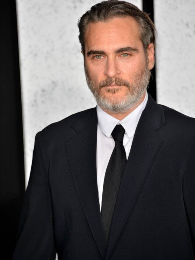 A man in a suit and tie is posing for a photo.