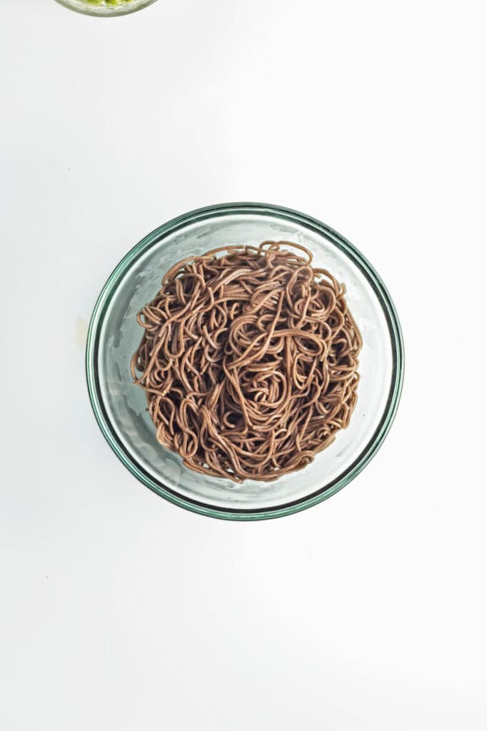 A bowl of soba noodles.